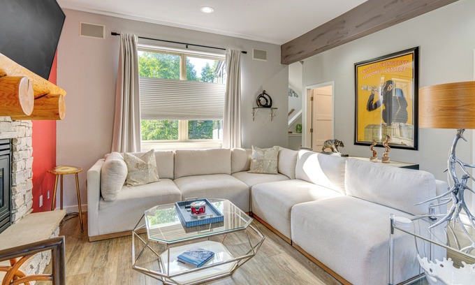 Frisco House | 1 Mi to Main St: Townhome w/Balcony in Frisco!