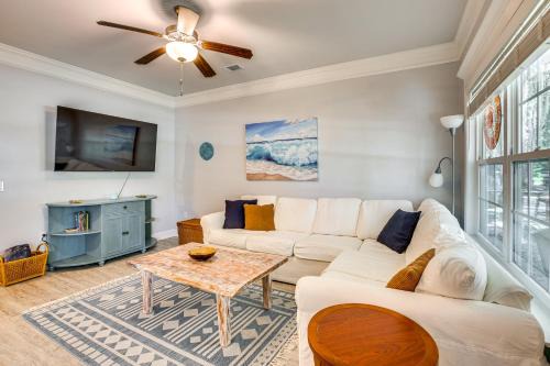 Darien House | 1 Mi to Riverfront Darien Family Home