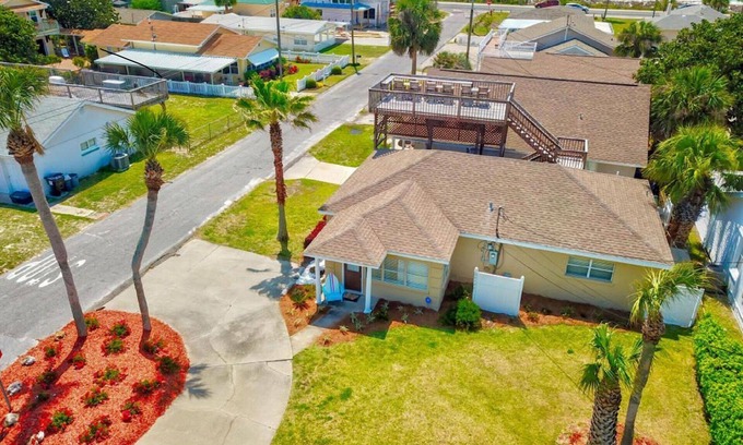 Bid-a-wee Beach House | 1 MINUTE WALK TO PRIVATE BEACH! Central PCB-Pier Park! Sleeps 8-10. Dogs ok.