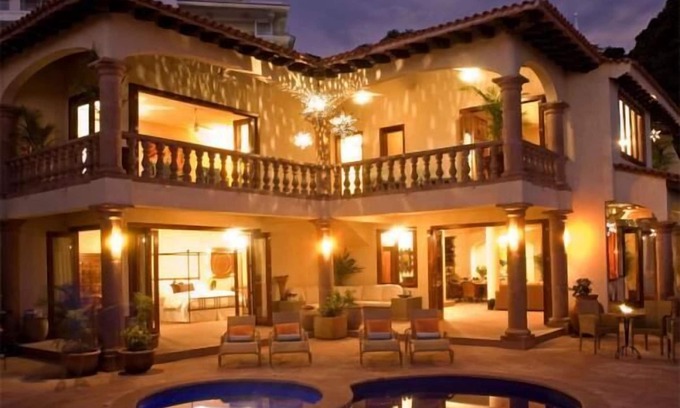 South Shore Hotel Area Villa | 1 NIGHT FREE-GOLD AWARD WINNER - STAFFED LUXURY VILLA, OCEAN VIEW, POOL,& BAR