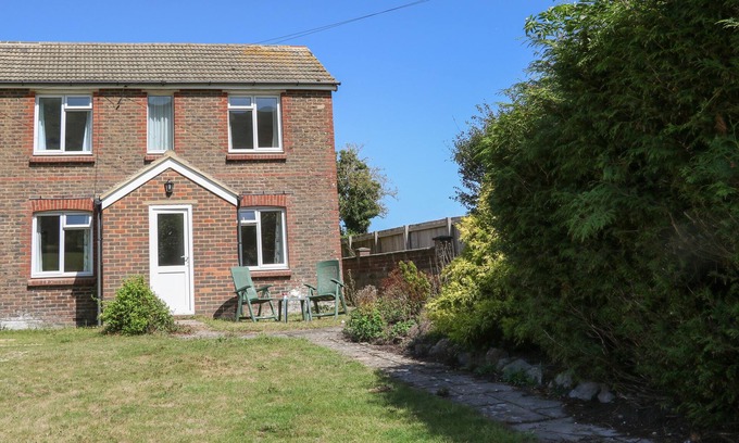 Edburton Cottage | 1 PAYTHORNE FARM COTTAGES, pet friendly, with a garden in Small Dole