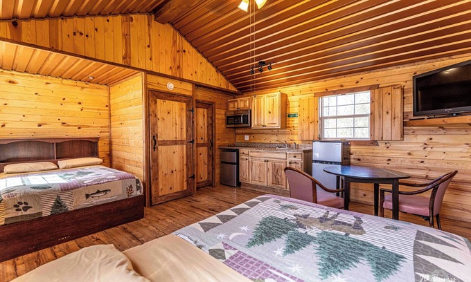 Big Spring Cabin | 1-room Cabin with 2 beds, Kitchen, Shower, fitness room, laundry, in Big Spring