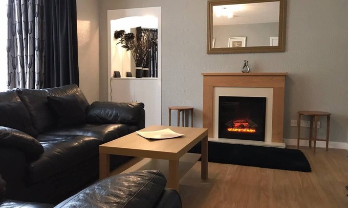 Perth Apartment | 1 St Catherine’s City Cottage. Free Parking & WiFi