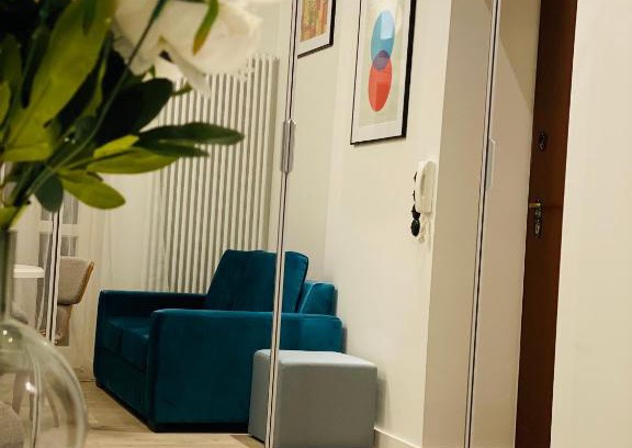 Nowa Praga Apartment | 1 syp, Kawa Vertuo, kosmetyki Ada, 3 min Metro Wilenska, by VisitWarsaw Apartments