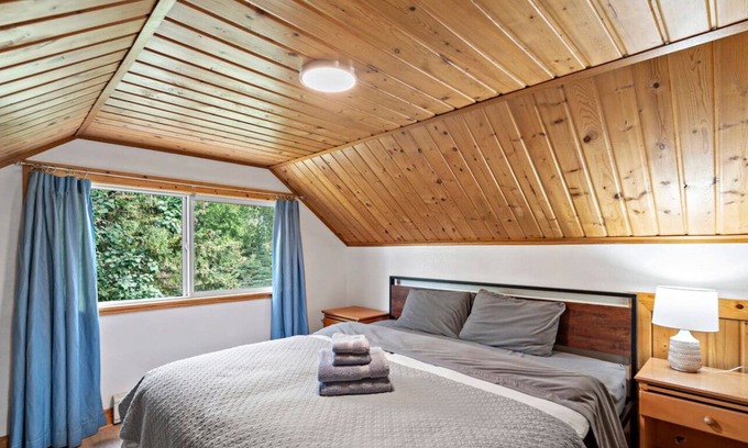Spenard Apartment | 1 Woodland Attic in 1950's cabin