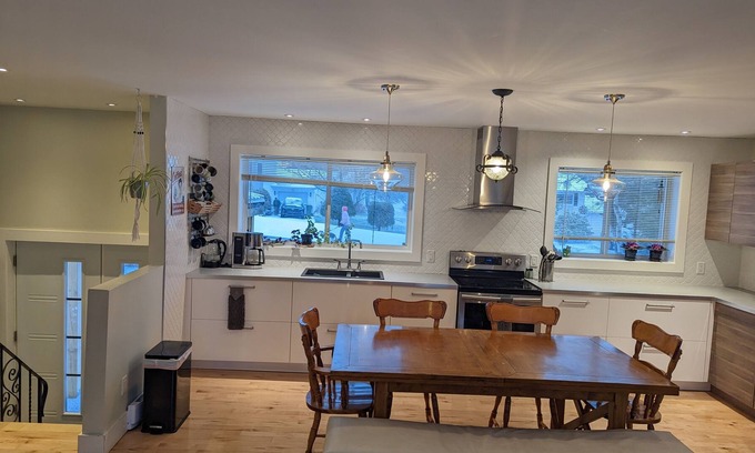 Timberlea House | 10 month term renter is preferable. Bright, quiet, and private home and yard