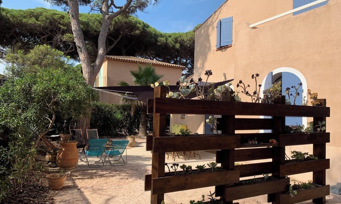 La Capte Villa | 10 pax, Family friendly, 2 mins walk to the beach, sea view.