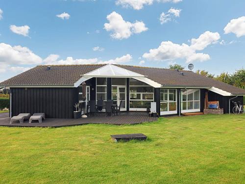 Spodsbjerg House | 10 person holiday home in Rudkøbing-By Traum