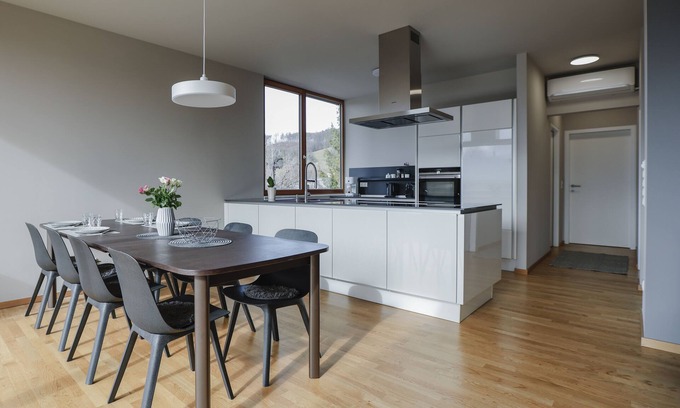 Klaus Condo | 100 m2 Penthouse mit 3 Schlafzimmer, Grosser Überdachter Terrasse und Bergblick