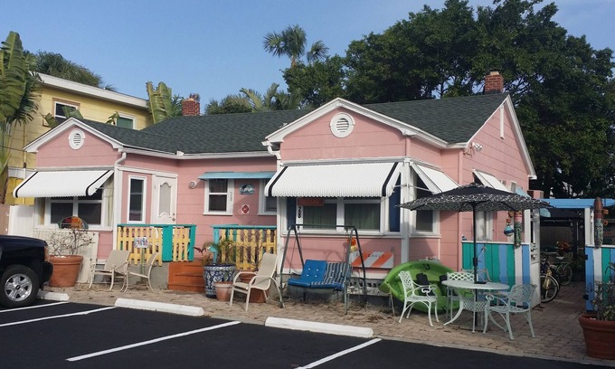 Clearwater Beach Cottage | 100 Steps to the Beach, Family and Pet friendly Real Beach Cottage