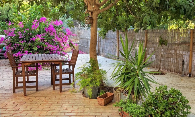 Latsi Apartment | 100m from the sea. Front patio and back garden/veranda