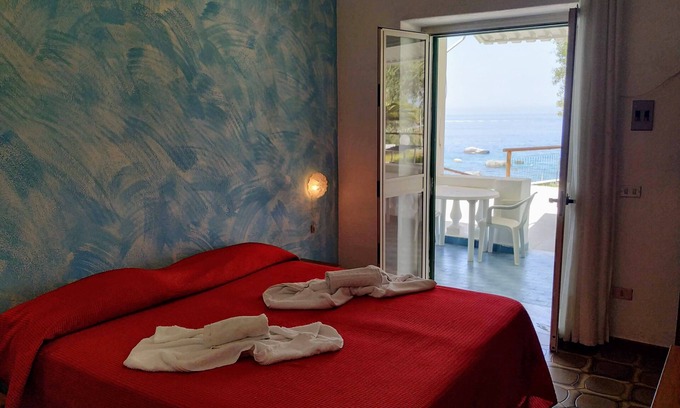 Forio Apartment | 100mt from the beach, 3 bedrooms and 3 bathrooms, terrace, garden and parking.