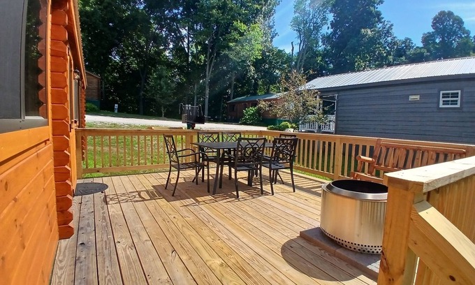 Logan Cabin | 105) Goldfinch Log Cabin. Close to Hocking Hills State Park and more!