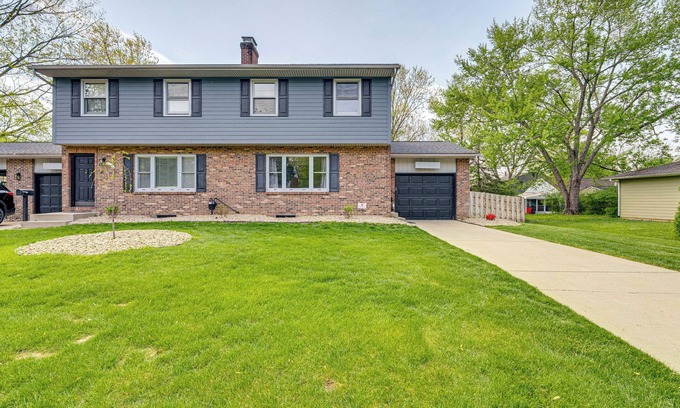 Worthington House | 11 Mi to Dtwn Columbus: Family Home w/Fire Pit!