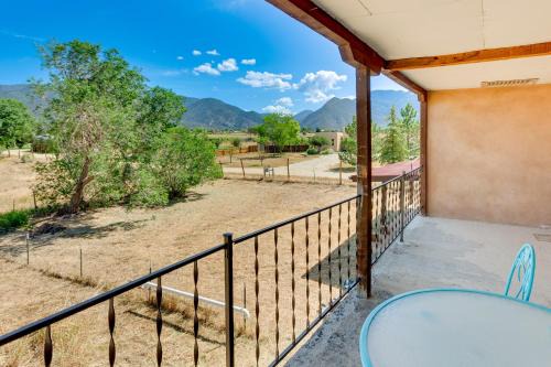 Arroyo Seco House | 11 Mi to Skiing Valdez Home with Mtn Views!