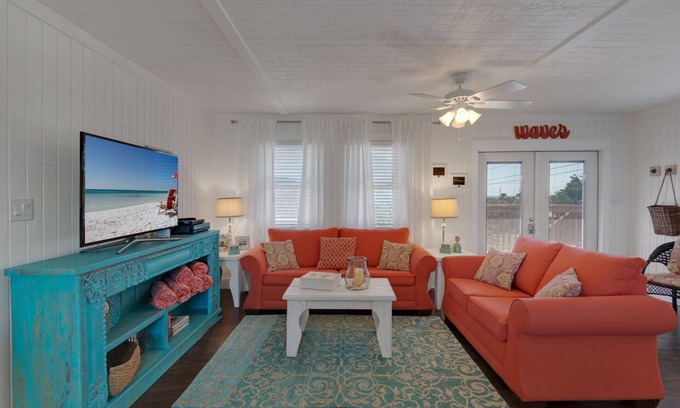 Laguna Beach Estates House | $110/Night now thru 4th ~ Laguna Beach~5th House from the Perfect Beach Access# 83! Covered Parking!