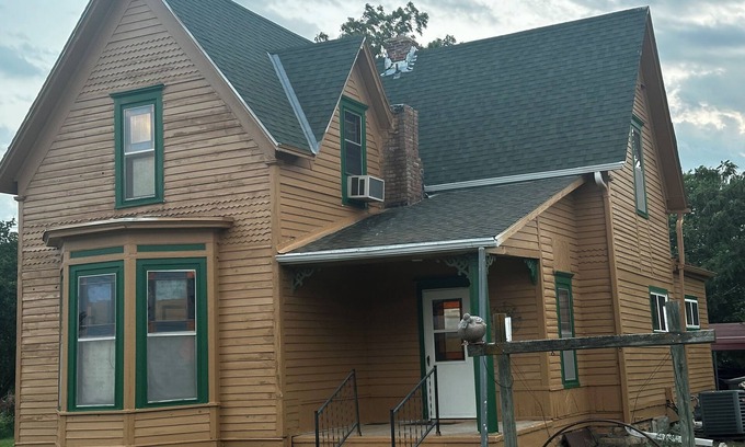 Cawker City House | 110 year old Renovated farm house in the heart of Cawcker city