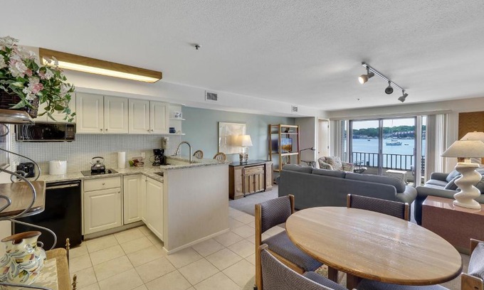 Charlevoix House | 111 Edgewater Inn