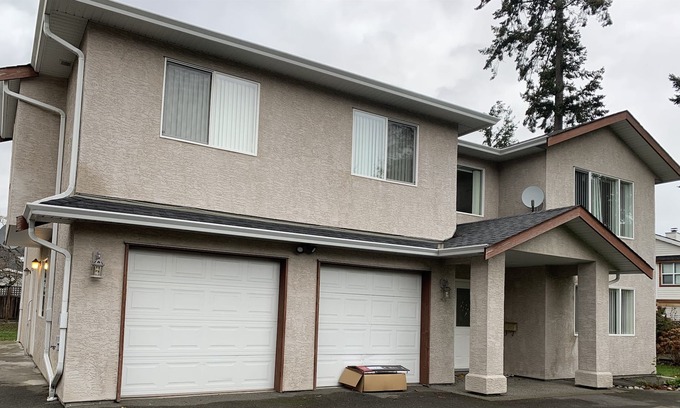 Saanich West Apartment | #112 Viewmont Ave - 4 Bed Gorgeous Upper Suite