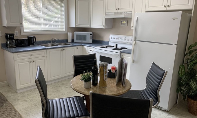 Saanich West Apartment | #113 Viewmont Ave 4 Bed Ground Level Lovely Suite