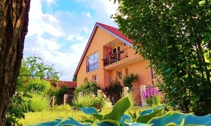 Aidhausen Apartment | 115qm große Ferienwohnung mit Balkon und großzügigem Gästegarten