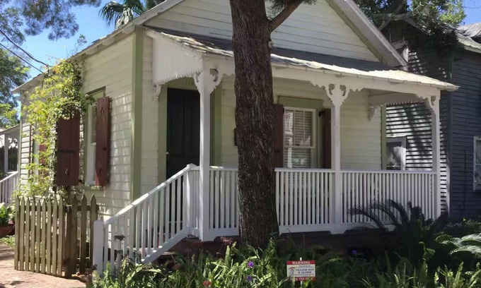 Lincolnville Cottage | 119 1/2 Kings Ferry Way