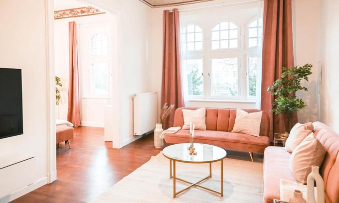 Krefeld Apartment | 120qm Denkmal Apartment in Krefeld mit Stuck und Balkon - BEUYS Apartments - Krefeld