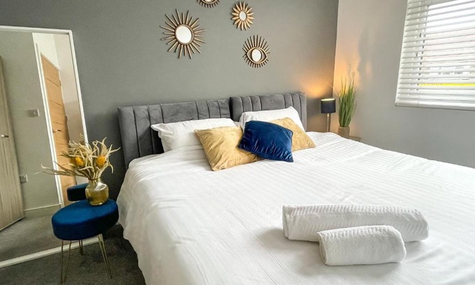 Withington Apartment | 12min to City - FREE Parking - Christie NHS - Contractor Friendly - IRWELL STAYS