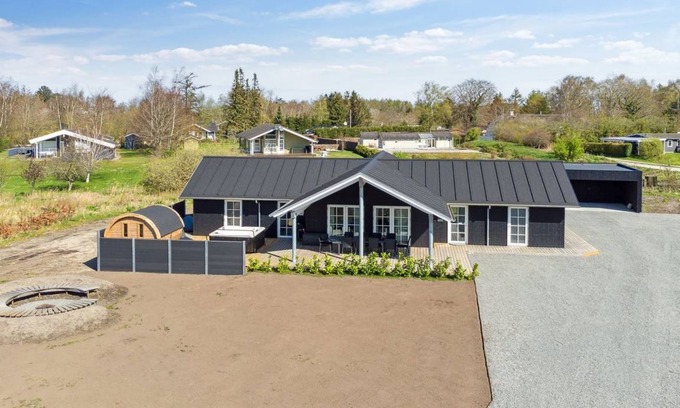 Grenaa House | 135 m² House ∙ 1 bedroom ∙ 13 guests