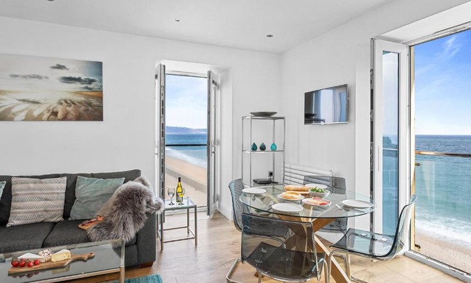 Torcross House | 14 At The Beach, Torcross