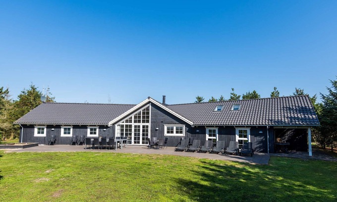 Blavand Strand House | 14 person holiday home in Blåvand