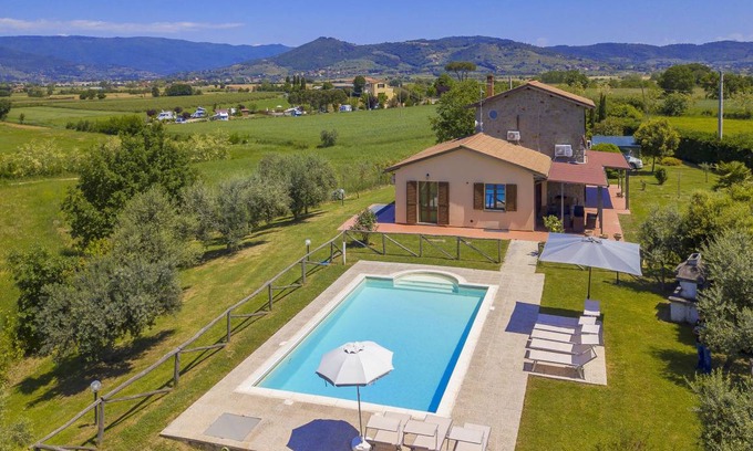 Cortona Villa | 145 m² Villa ∙ 4 bedrooms ∙ 8 guests
