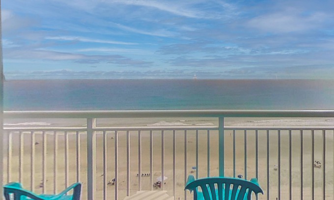 Crescent Beach House | 14th-Floor Oceanfront Condo w/Shared Pool & Hot Tub & Central AC