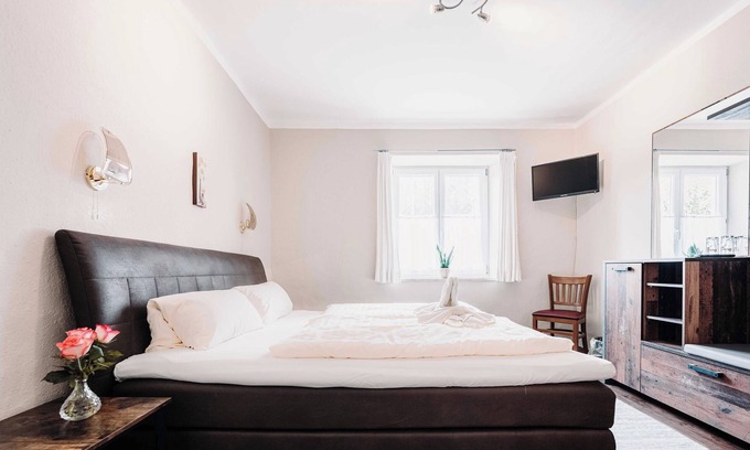 Laufen Apartment | 15 Gemütliches Doppelzimmer, TV, Du/wc, Nichtraucher