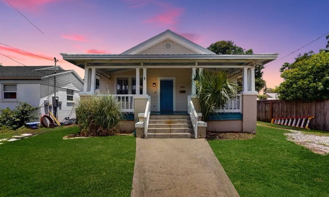 South Pensacola House | 15 MIN TO BEACH & Pet Friendly!