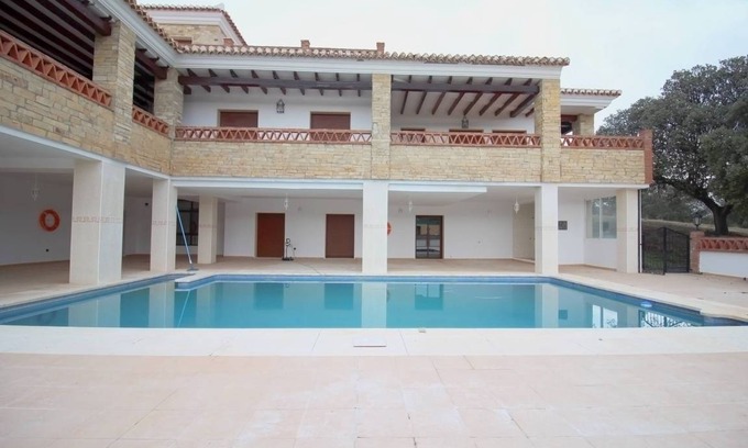 Loja House | 1500 m² House ∙ 10 bedrooms ∙ 20 guests
