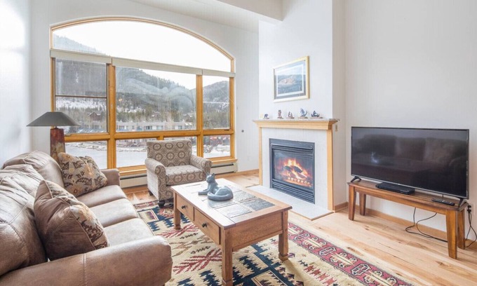Lakeside Village Apartment | 1546 | Wonderful View, Pool & Spa On Keystone Lake