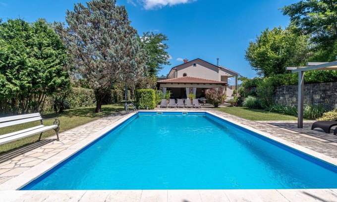 Cerovlje House | 166 m² Maisonette ∙ 4 bedrooms ∙ 10 guests