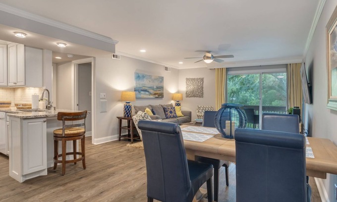 South Beach Condo | 1685 Bluff Villas/Walk to Beach/Walk to Salty Dog/2nd Row Ocean