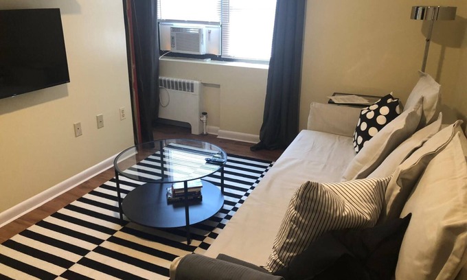 Industry Apartment | 1703 3H · Suitable 2bed Apt-20 min to NYC/Parking Avail