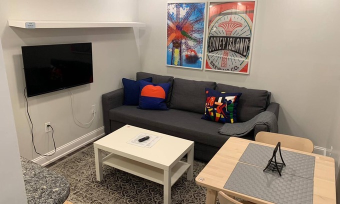 Industry Apartment | 1703 5C · Artistic 1bed Apt/20 min to NYC-Parking Avail.