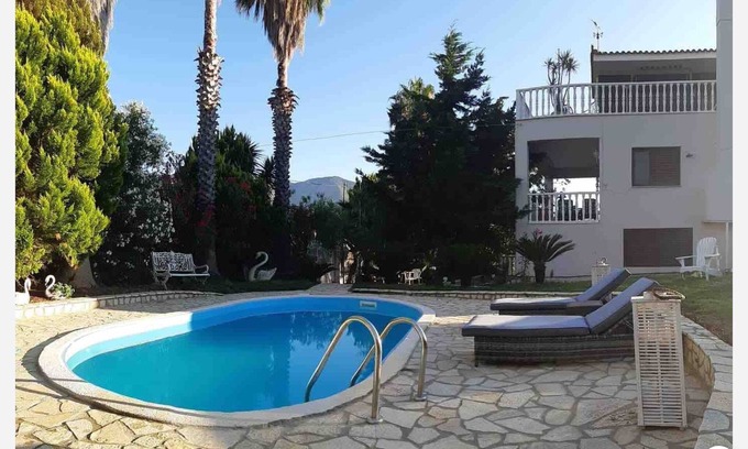 Raches Villa | *170sm Maisonette *Wifi & PL &FP +2min drive to Sea*