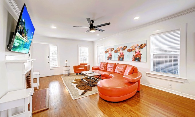Hyde Park Apartment | 1712 Fairview 2KING/1BA Bottom Apt Duplex Pets Ok!n10 FURNISED APARTMENTS ONSITE