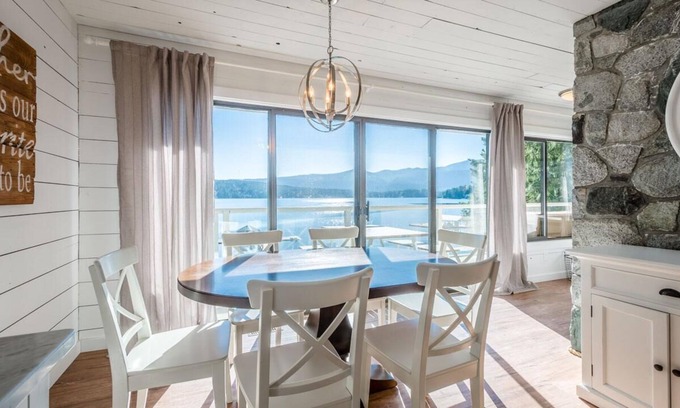 Sproat Lake House | 173 feet of beach, 1.6 acre property, privacy and relaxation at the lake!