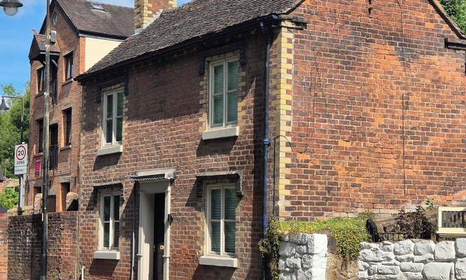 Coalbrookdale Cottage | 18 THE WHARFAGE, pet friendly, with a garden in Ironbridge
