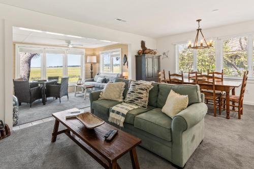 Summerville House | 1806 Heron Point