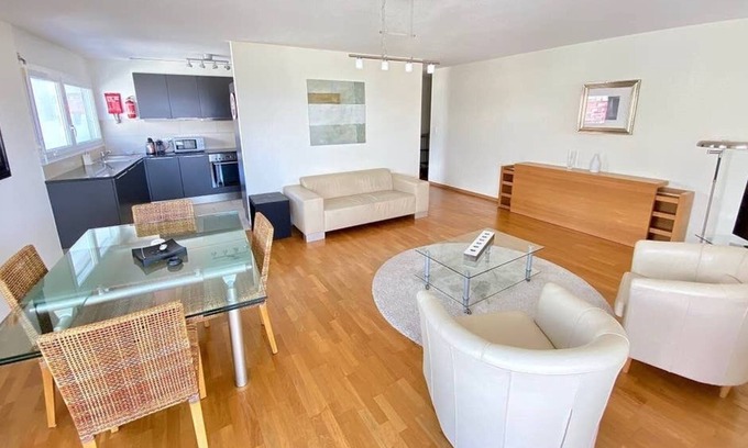 Lausanne Apartment | 181 * Modern, bright and spacious with 3 bedrooms, 2 bathrooms and free parking