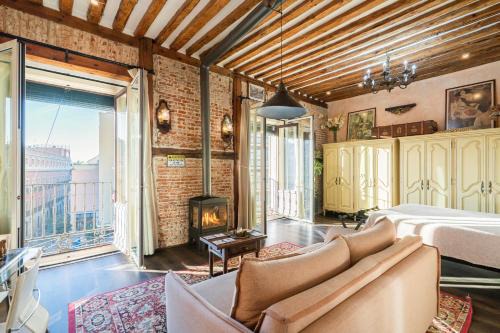 Centro Apartment | 1851: Exceptional 19th century studio in Madrid