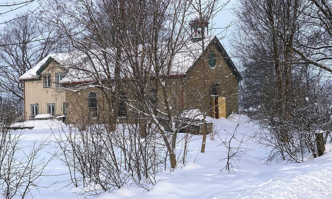 Grey Highlands House | 1870's stone schoolhouse steps from the Bruce Trail overlooking Beaver Valley