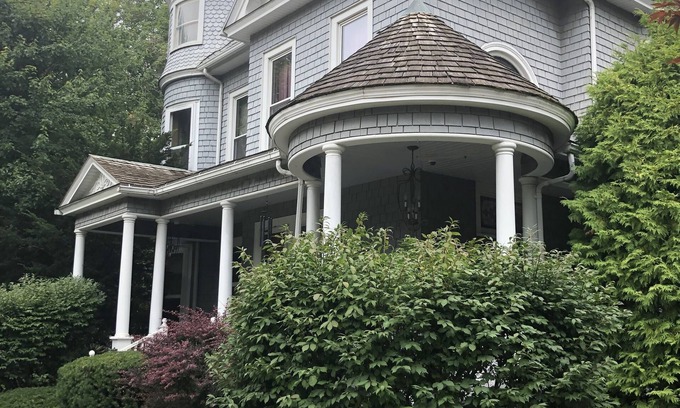 Washington House | 1895 Grand Victorian Lady 4 Bedrooms 3 Baths Lush Gardens Pet Friendly Gorgeous!